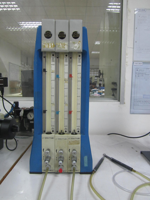 Float pneumatic measuring device